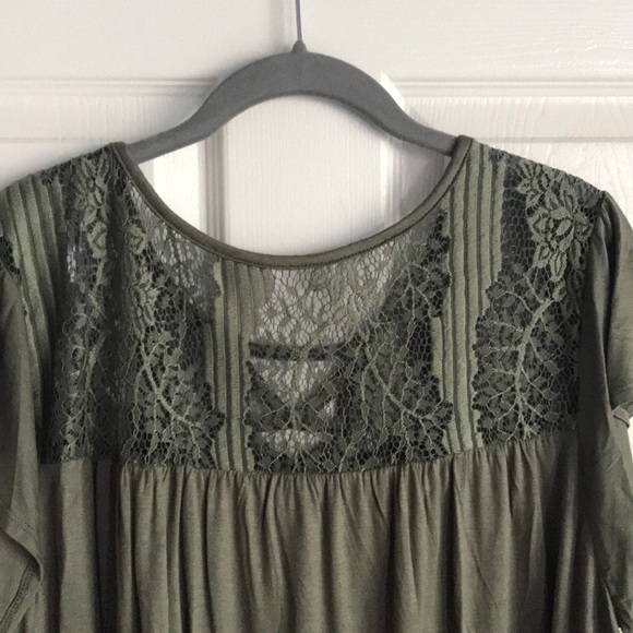 No Boundaries Lace Flowing Top - Picture 3 of 4